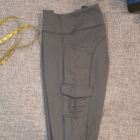 Lululemon yoga pants - Picture 3 of 4